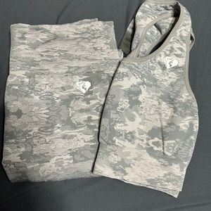 Women’s Best Camo Seamless Leggings + Sports Bra, Grey, Size XL